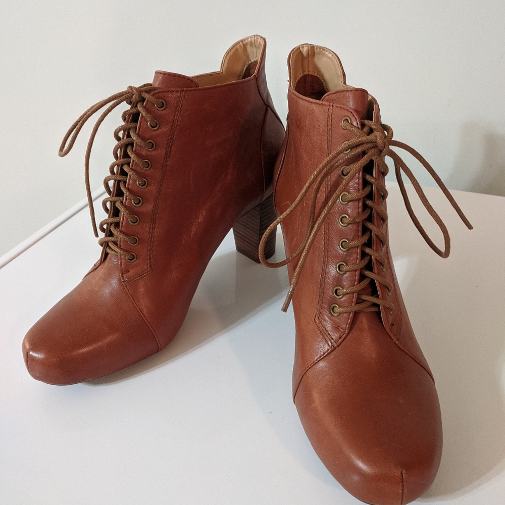 Nine West Cognac leather booties